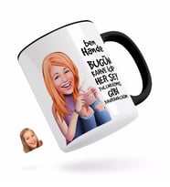 BK Gift Kişiye Özel Kadın Her Şey Yolundaymış Gibi Karikatürlü Siyah Kupa Bardak-4