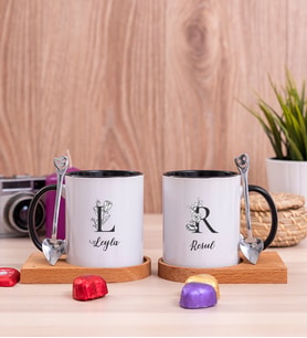 Baş Harfli Çiçek Tasarım Ahşap Altlıklı İkili Siyah Kupa Bardak