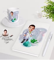 BK Gift Kişiye Özel Erkek Eczacı Karikatürlü Beyaz Defter Kalem Türk Kahvesi Fincanı Seti-1 (Model 1)