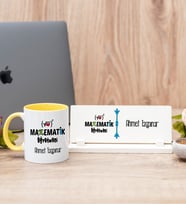 Matematik Öğretmeni Sarı Kupa Bardak Ve Masa İsimliği Hediye Seti