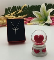 Melek Kolye & Kalpli Kar Küresi