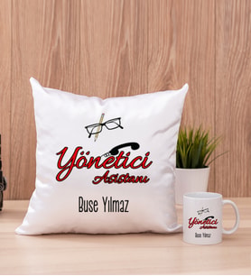 Yönetici Asistanı Kare Yastık ve Beyaz Kupa Bardak