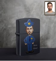 Kişiye Özel Polis Karikatürlü UV Baskılı Siyah Benzinli Çakmak Bay-1