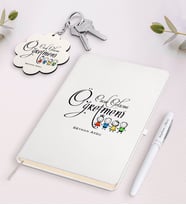 BK Gift Kişiye Özel Çocuk Gelişimi Öğretmeni Beyaz Defter Kalem Ve Anahtarlık Hediye Seti-2 (Model 1)