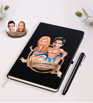 BK Gift Kişiye Özel Yılın En Mükemmel Çifti Karikatürlü Siyah Defter ve Kalem Hediye Seti-8