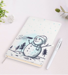 BK Gift Kişiye Özel İsimli Yılbaşı Mutlu Yıllar Beyaz Defter ve Kalem Hediye Seti-18 (Model 1)