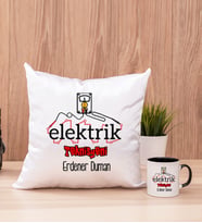 Elektrik Teknisyeni Kare Yastık ve Siyah Kupa Bardak