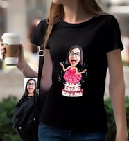 BK Gift Kişiye Özel Bayan Doğum Günü Karikatürlü Siyah T-Shirt