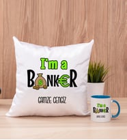 Bankacı Kare Yastık ve Mavi Kupa Bardak