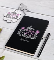 BK Gift Kişiye Özel Yılın En Sempatik Sevgilisi Siyah Defter Kalem ve Anahtarlık Hediye Seti (Model 1)