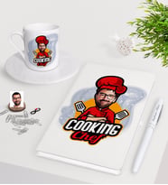 BK Gift Kişiye Özel Erkek Chef Karikatürlü Beyaz Defter Kalem Türk Kahvesi Fincanı Seti-11 (Model 1)