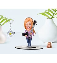 BK Gift Kişiye Özel Kadın Profesyonel Fotoğrafçı Karikatürlü 3D Ahşap Biblo ve İsimli Silver Papatya Anahtarlık-1 (Model 1)