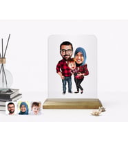 BK Gift Kişiye Özel Tesettürlü Aile Karikatürlü Ahşap Standlı Çerçeve-2 (Beyaz)
