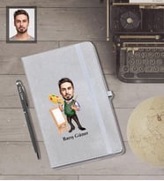 Kişiye Özel Ressam Karikatürlü Gri Defter Kalem Hediye Seti   Bay-1