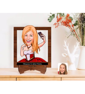 BK Gift Kişiye Özel Kadınlar Günü Dünyanın En Güzel Kadını Karikatürlü Ahşap Standlı 3D Biblo-33 (Beyaz)