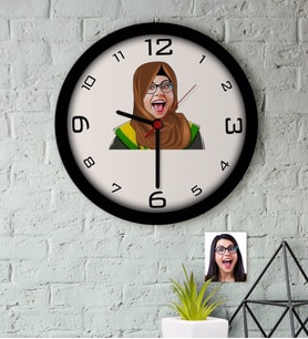 BK Gift Kişiye Özel Tesettürlü Bayan Öğretmen Karikatürlü Ahşap Duvar Saati-3 (Beyaz)