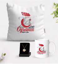 BK Gift Kişiye Özel Bugün Günlerden Öğretmen Beyaz Kupa Yastık ve İsimli Papatya Kolye Hediye Seti-2 (Model 1)