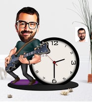 BK Gift Kişiye Özel Bay Gitarist Karikatürlü Ahşap Biblo Masa Saati (Çok Renkli)