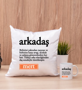 Arkadaş Kelime Anlamı Kare Yastık ve Beyaz Kupa Bardak