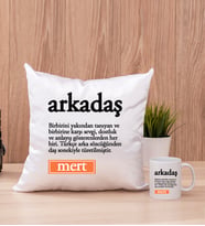 Arkadaş Kelime Anlamı Kare Yastık ve Beyaz Kupa Bardak