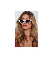 Retro Üçgen Cat-Eye Kırmızı Camlı Bayan Güneş Gözlüğü BEYAZ