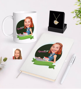 BK Gift Kişiye Özel Bayan En İyi Öğretmen Karikatürlü Beyaz Kupa Defter Kalem ve İsimli Papatya Kolye Hediye Seti-1 (Model 1)
