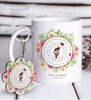 BK Gift Kişiye Özel Sevgililer Günü Fotoğraflı Sonsuz Takvimli Beyaz Kupa ve Anahtarlık Hediye Seti-1 (Model 1)