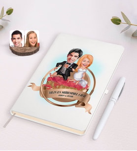 BK Gift Kişiye Özel Yılın En Mükemmel Çifti Karikatürlü Beyaz Defter ve Kalem Hediye Seti-75
