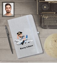 Kişiye Özel Pilot Karikatürlü Gri Defter Kalem Hediye Seti  Bay-5