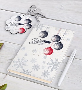 BK Gift Kişiye Özel Yılbaşı Mutlu Yıllar Beyaz Defter Kalem ve Anahtarlık Hediye Seti-13 (Model 1)