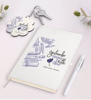 BK Gift Kişiye Özel Öğretmenler Gününüz Kutlu Olsun Beyaz Defter Kalem ve Anahtarlık Hediye Seti-6 (Model 1)