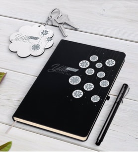 BK Gift Kişiye Özel Yılbaşı Mutlu Yıllar Siyah Defter Kalem ve Anahtarlık Hediye Seti-10 (Model 1)