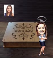 Kişiye Özel Patron Karikatürlü  Ahşap Anahtarlık Kutulu Bayan-5