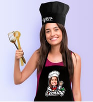 BK Gift Kişiye Özel Bayan Chef Karikatürlü Siyah Mutfak Önlüğü Aşçı Şapkası Seti-14