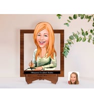 BK Gift Kişiye Özel Kadınlar Günü Dünyanın En Güzel Kadını Karikatürlü Ahşap Standlı 3D Biblo-24 (Beyaz)