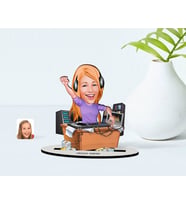 BK Gift Kişiye Özel Kadın Radyocu Karikatürlü Ahşap Biblo Model-1 (Beyaz)