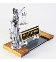 Kişiye Özel Tasarım Avukat Premium Cam Masaüstü İsimlik - Avukat İsimlik – Ofis Masaüstü İsimlik - Masalık