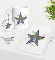 BK Gift Kişiye Özel Okul Ünlüyüm Kupa Anahtarlık Beyaz Defter Kalem Hediye Seti-2 (Model 1)