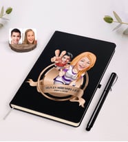 BK Gift Kişiye Özel Yılın En Mükemmel Çifti Karikatürlü Siyah Defter ve Kalem Hediye Seti-30