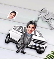 BK Gift Kişiye Özel Erkek Ford Kuga Figürlü Plakalı Ahşap Karikatür Anahtarlık-1 (Beyaz)