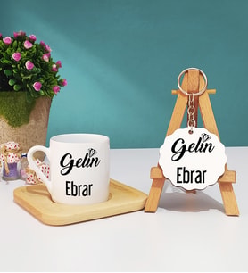 Gelin Tasarımlı Kişiye Özel Gelin Ahşap Altlıklı Türk Kahvesi Fincanı ve Anahtarlık Seti