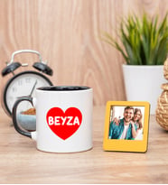 İsim Yazılı Kırmızı Kalpli Siyah Kupa Bardak ve Sarı Mini Fotoğraf Çerçevesi