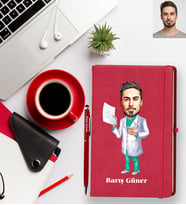 Kişiye Özel Doktor Karikatürlü Kırmızı Defter Kalem Hediye Seti Bay-8