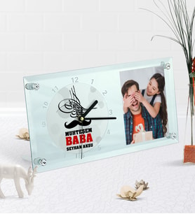BK Gift Kişiye Özel Fotoğraflı Muhteşem Baba Masaüstü Cam Saat (Beyaz)