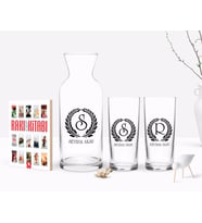 BK Gift Kişiye Özel Renkli Baskılı Çelenk Baş Harfli İsimli İkili Rakı Bardağı Karaf ve Cep Kitabı Hediye Seti-6 (Model 1)