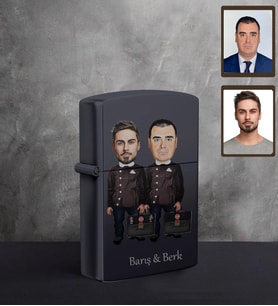 Kişiye Özel Seksenler Siyah Önlük Karikatürlü UV Baskılı Siyah Benzinli Çakmak Erkek Arkadaş-1