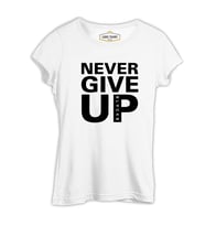Never Give Up Black Beyaz Kadın Tshirt