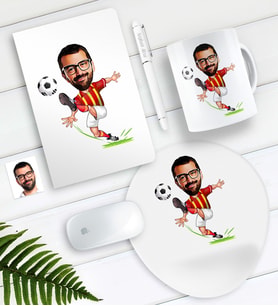 BK Gift Kişiye Özel Bay Sarı Kırmızı Futbolcu Karikatürlü Defter Kalem Kupa Mouse Pad Seti (Model 1)