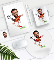 BK Gift Kişiye Özel Bay Sarı Kırmızı Futbolcu Karikatürlü Defter Kalem Kupa Mouse Pad Seti (Model 1)