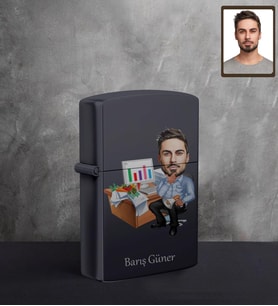 Kişiye Özel Patron Karikatürlü UV Baskılı Siyah Benzinli Çakmak Bay-18